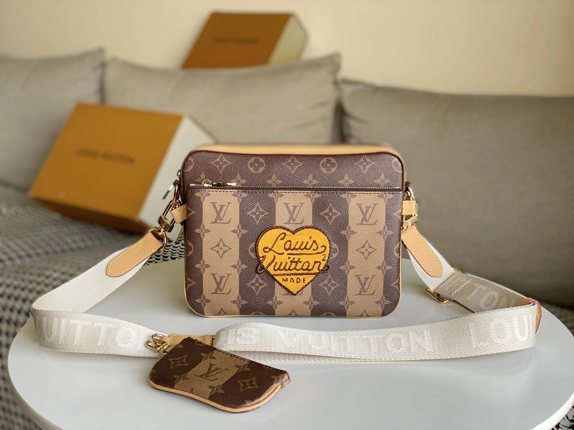 Louis Vuitton AAA- Trio Messenger M45965 1 M