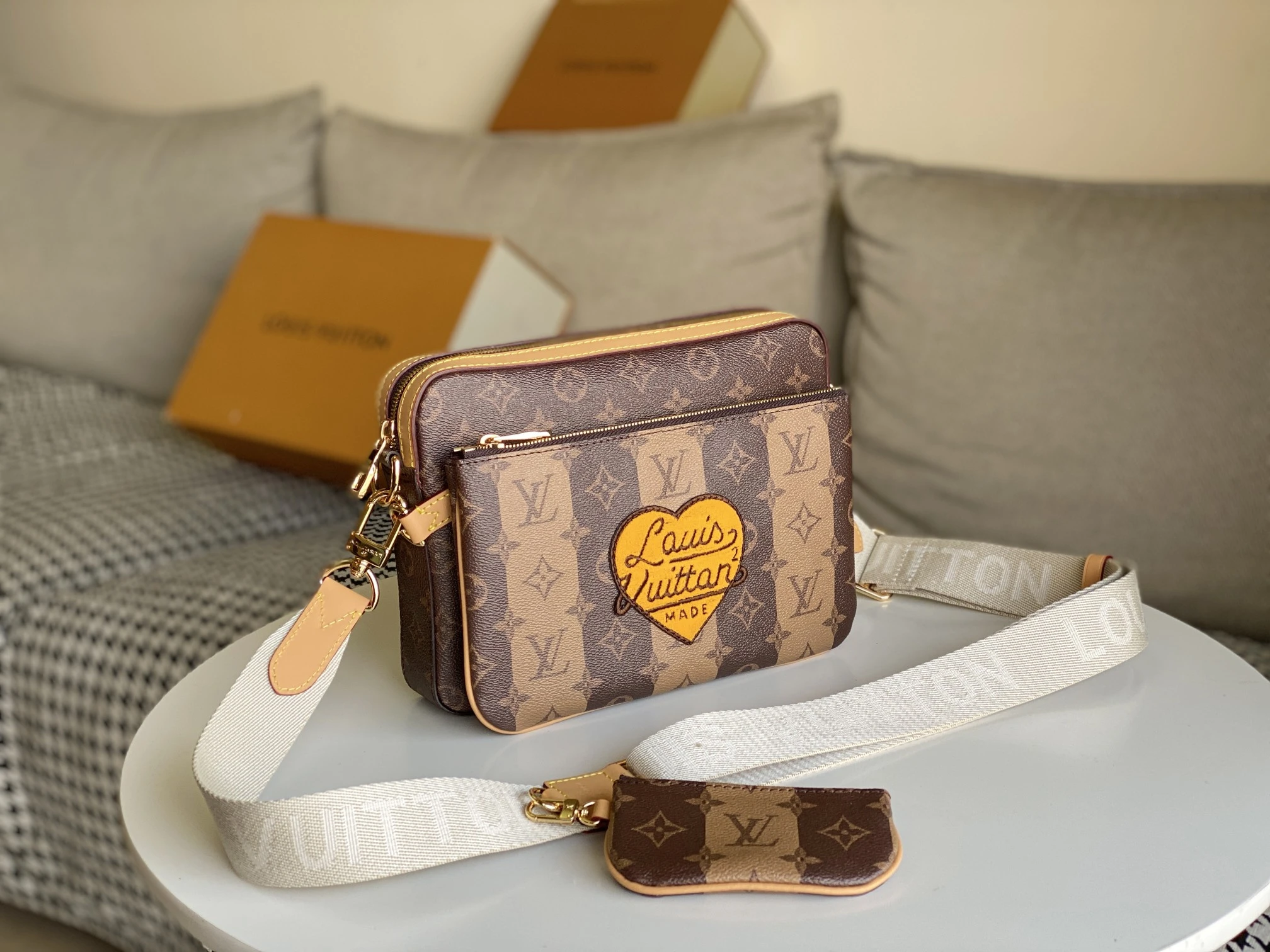 Louis Vuitton AAA- Trio Messenger M45965 2 M