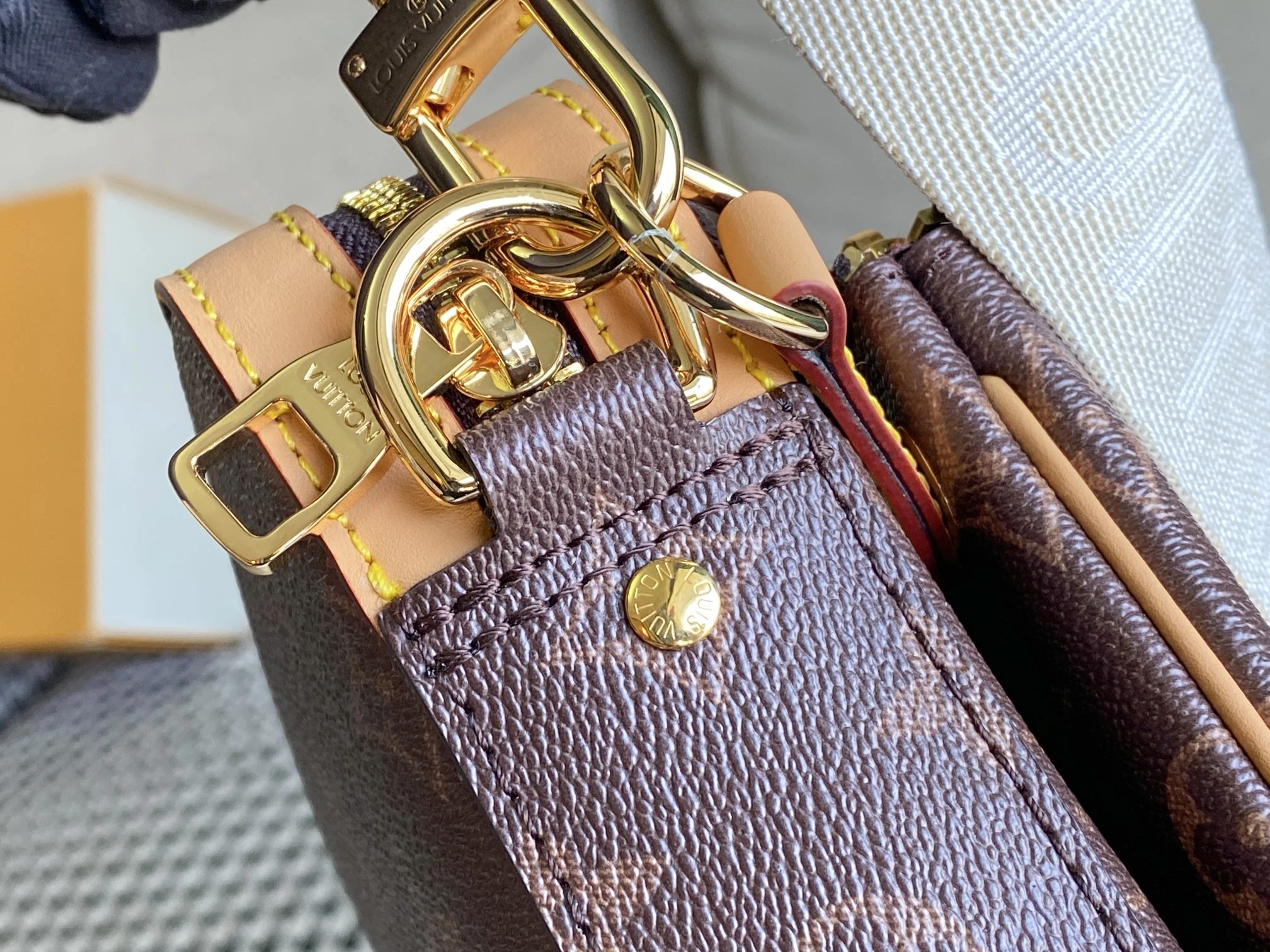 Louis Vuitton AAA- Trio Messenger M45965 6 M