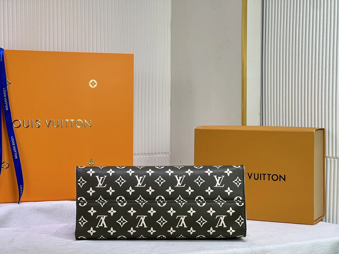 Louis Vuitton Monogram A4 Leather Onthego Totes 15 M