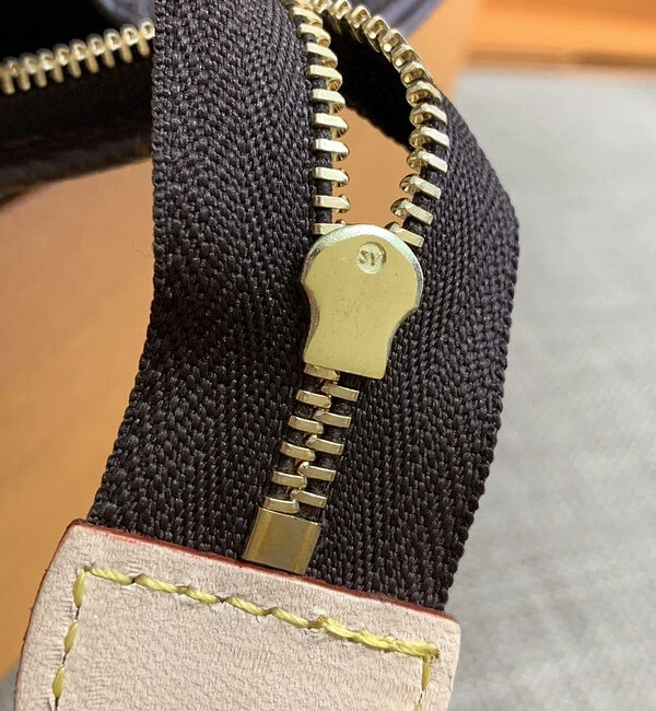 Louis Vuitton Toiletry Pouch 19 M47544 4 M e