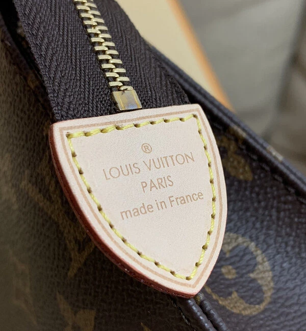 Louis Vuitton Toiletry Pouch 19 M47544 6 M e