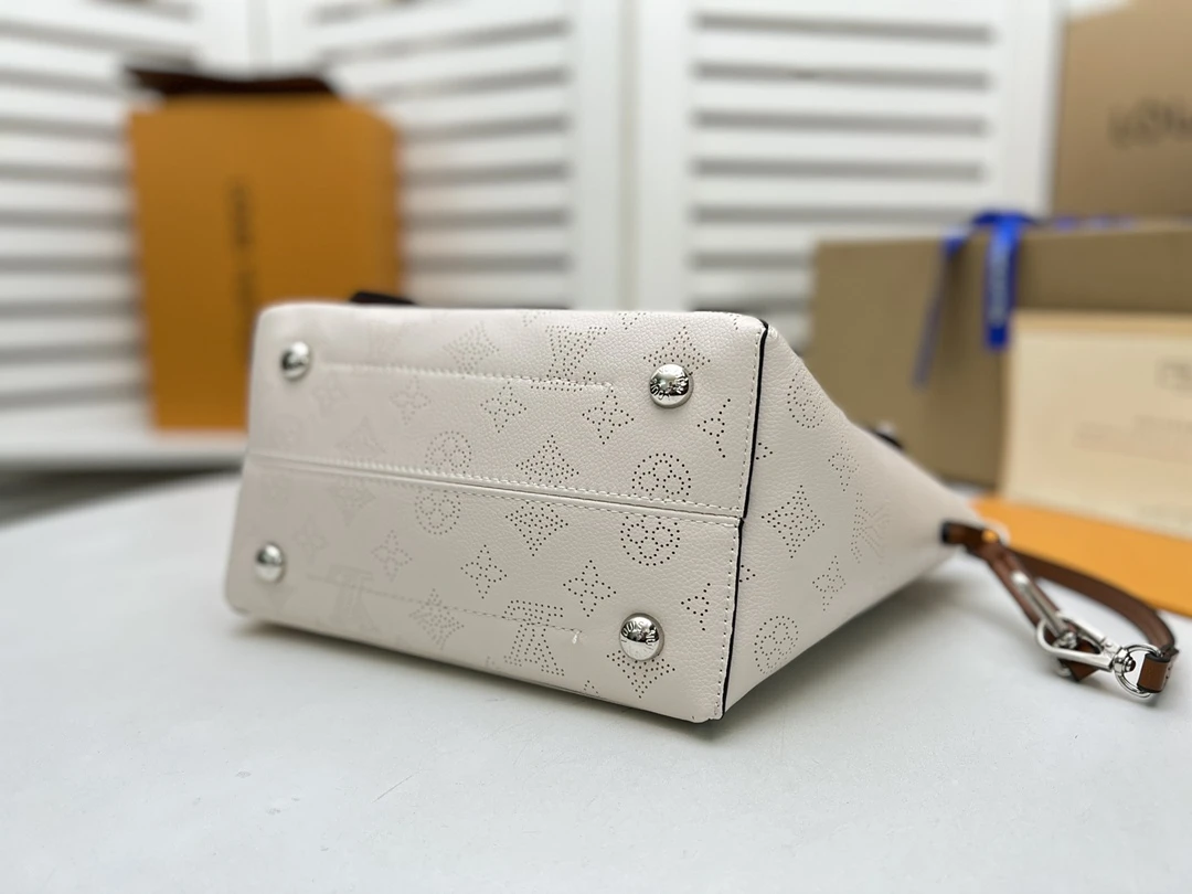 Louis Vuitton Hina PM- Beige/Pink/White 4 M