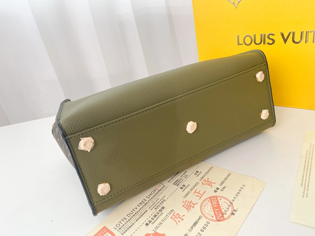 Louis Vuitton ON MY SIDE M53827 12 M