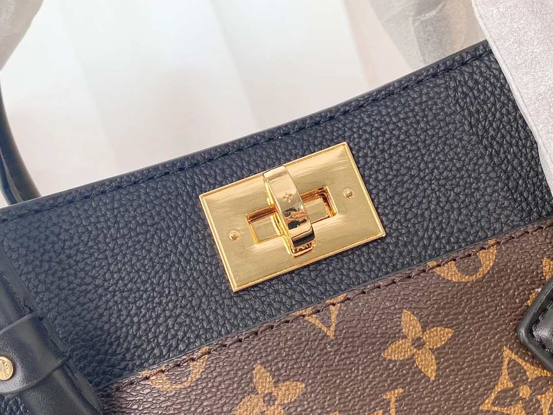 Louis Vuitton ON MY SIDE M53827 3 M