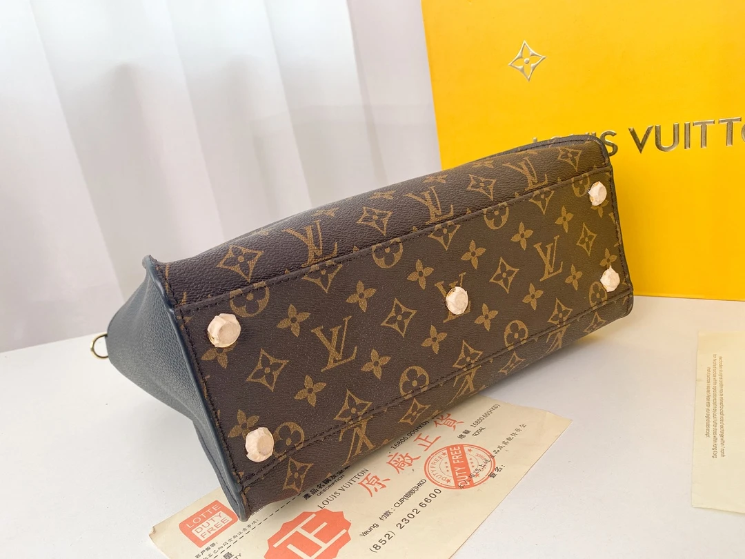 Louis Vuitton ON MY SIDE M53827 6 M