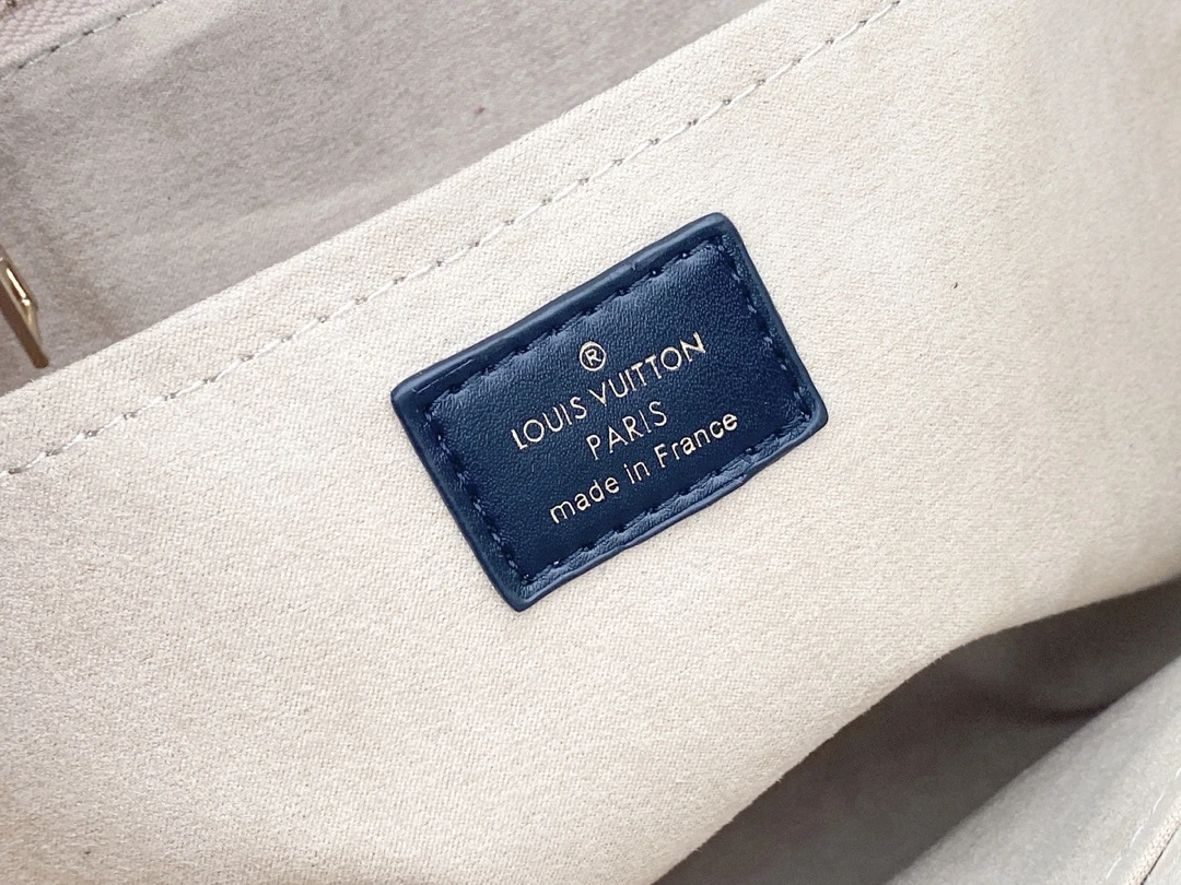 Louis Vuitton ON MY SIDE M53827 13 M