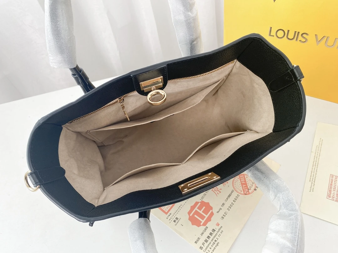 Louis Vuitton ON MY SIDE M53827 8 M