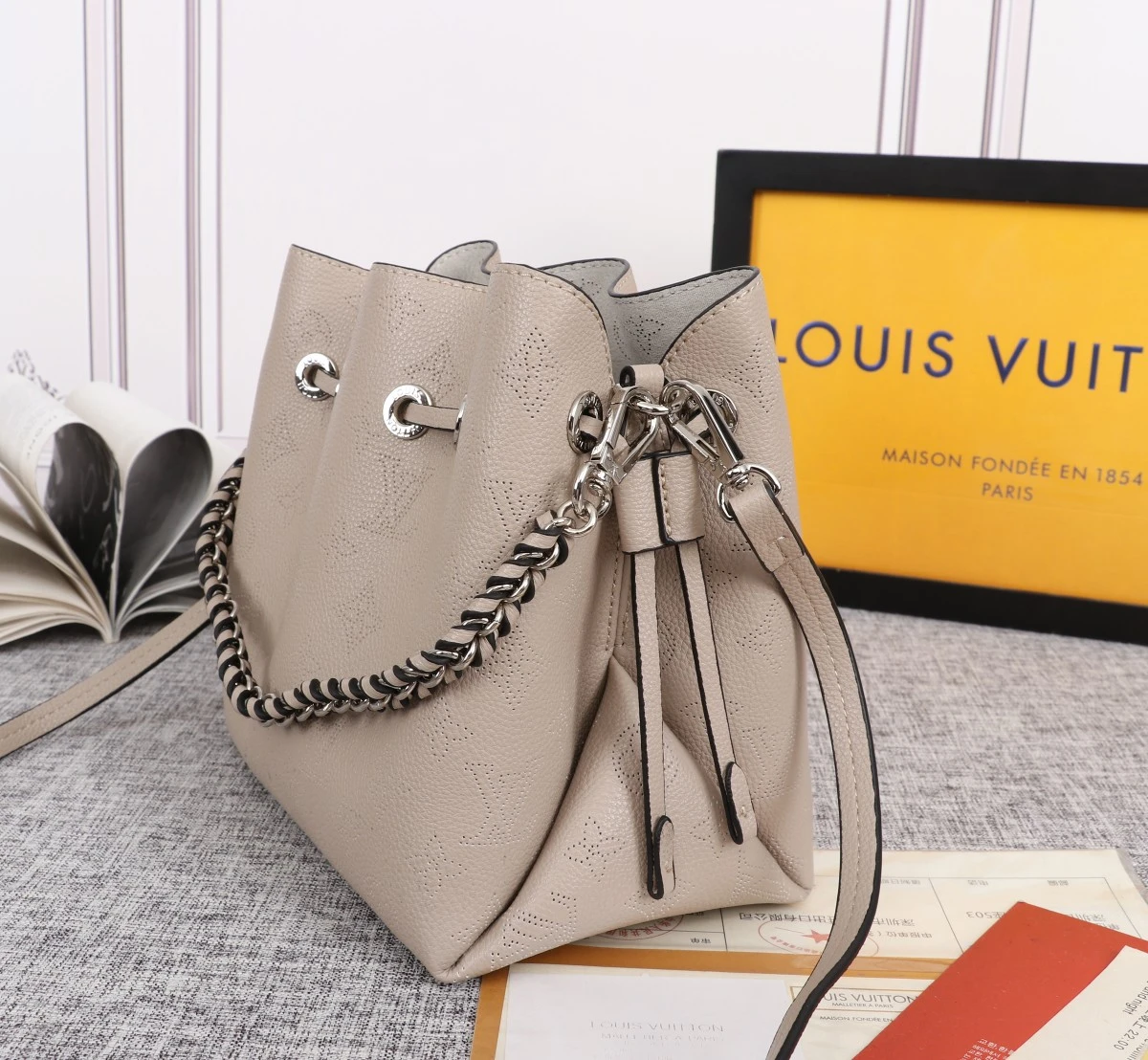 Louis Vuitton Bella Bucket Bag Black/Pink/Grey 15 M