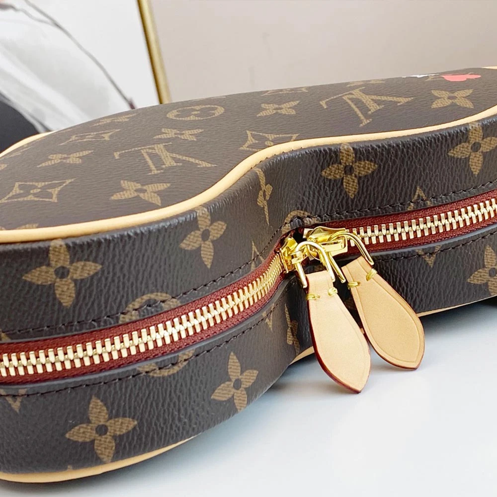 Louis Vuitton GAME ON Caur M57456 7 M