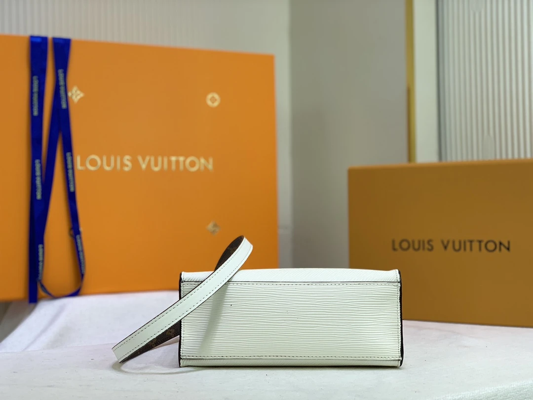 Louis Vuitton Epi Leather SAC PLAT BB 13 M