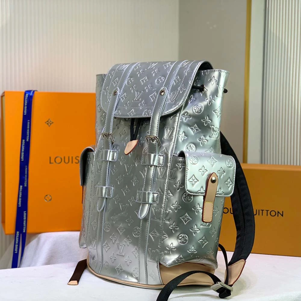 Louis Vuitton CHRISTOPHER PM M58756 3 M