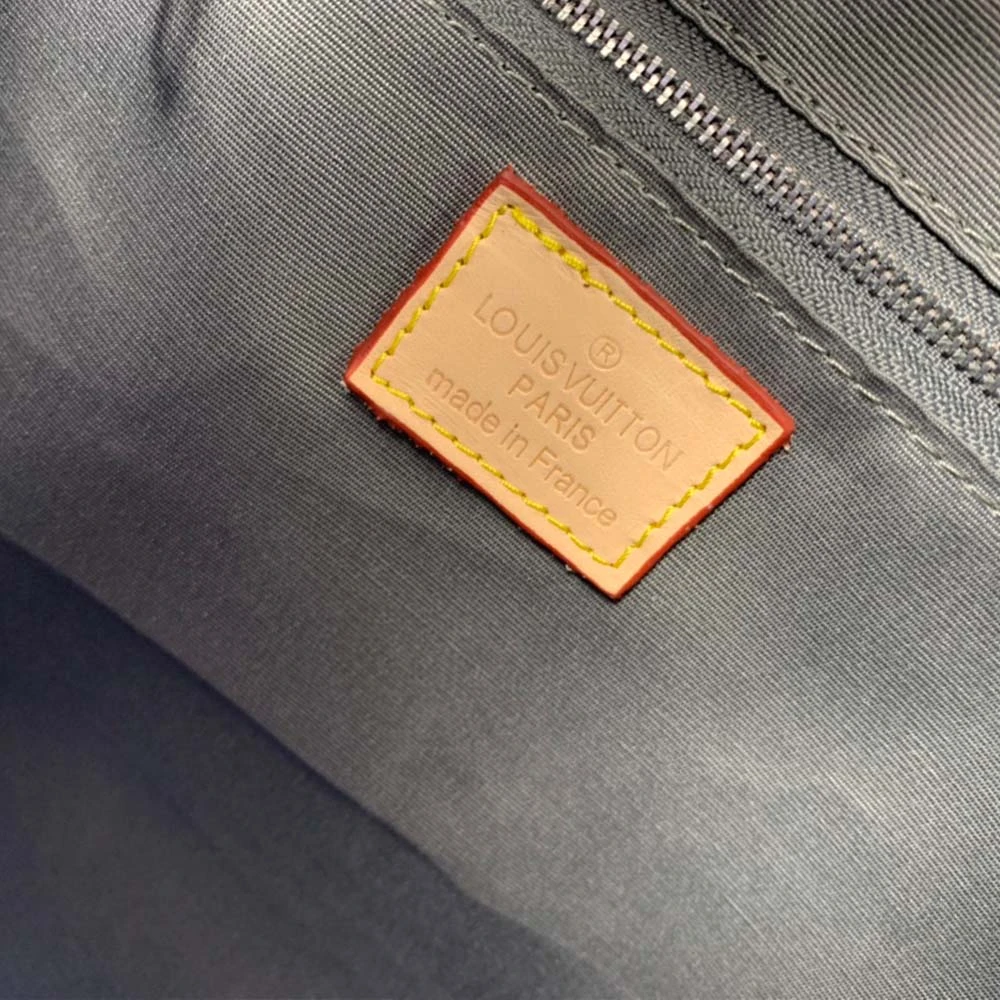 Louis Vuitton CHRISTOPHER PM M58756 8 M