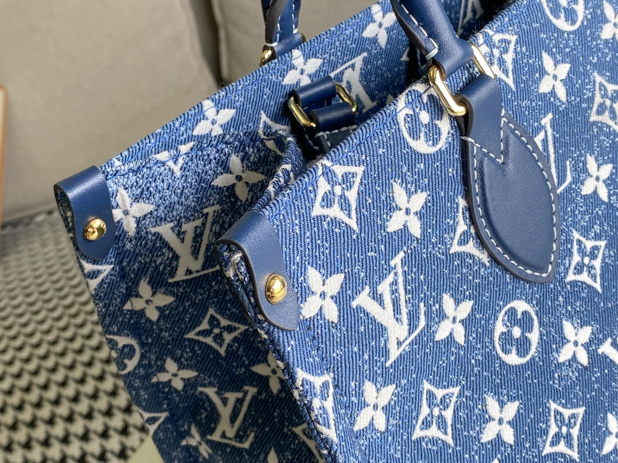 Louis Vuitton Monogram jacquard Onthego MM tote 5 M
