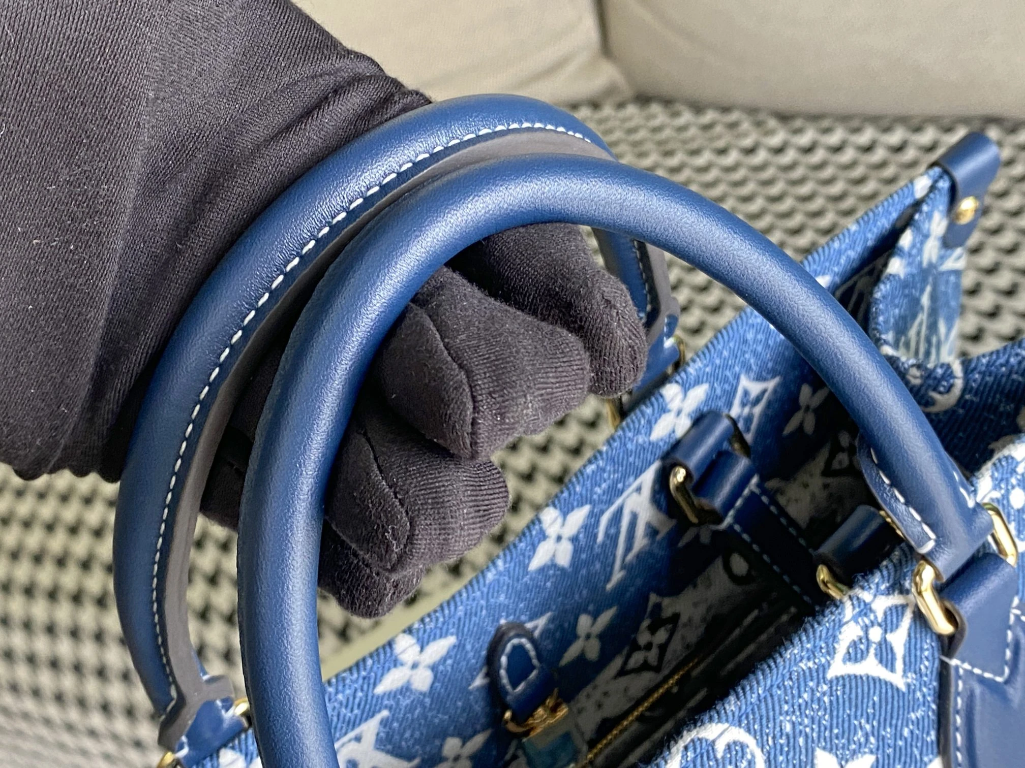 Louis Vuitton Monogram jacquard Onthego MM tote 6 M