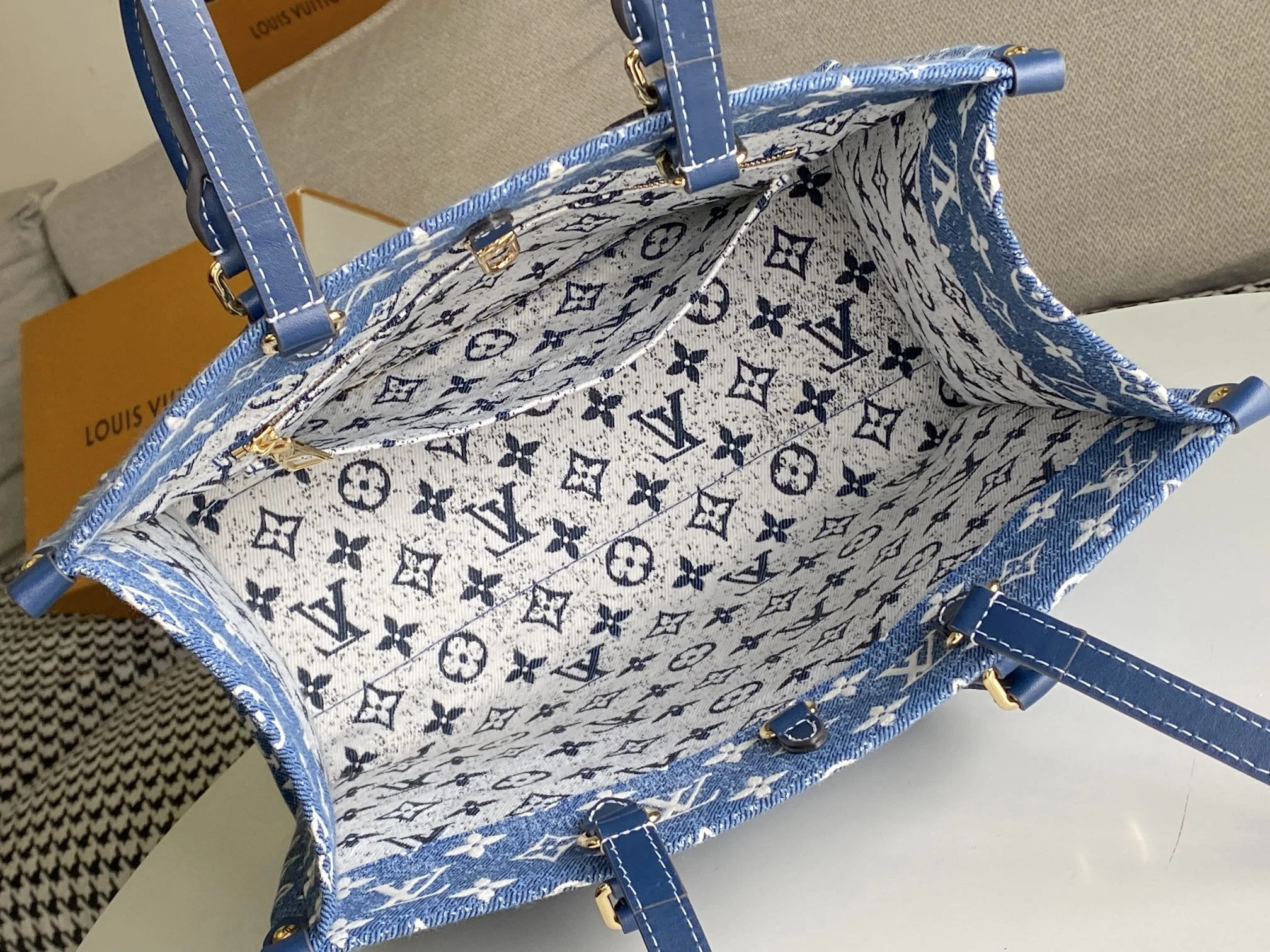 Louis Vuitton Monogram jacquard Onthego MM tote 8 M