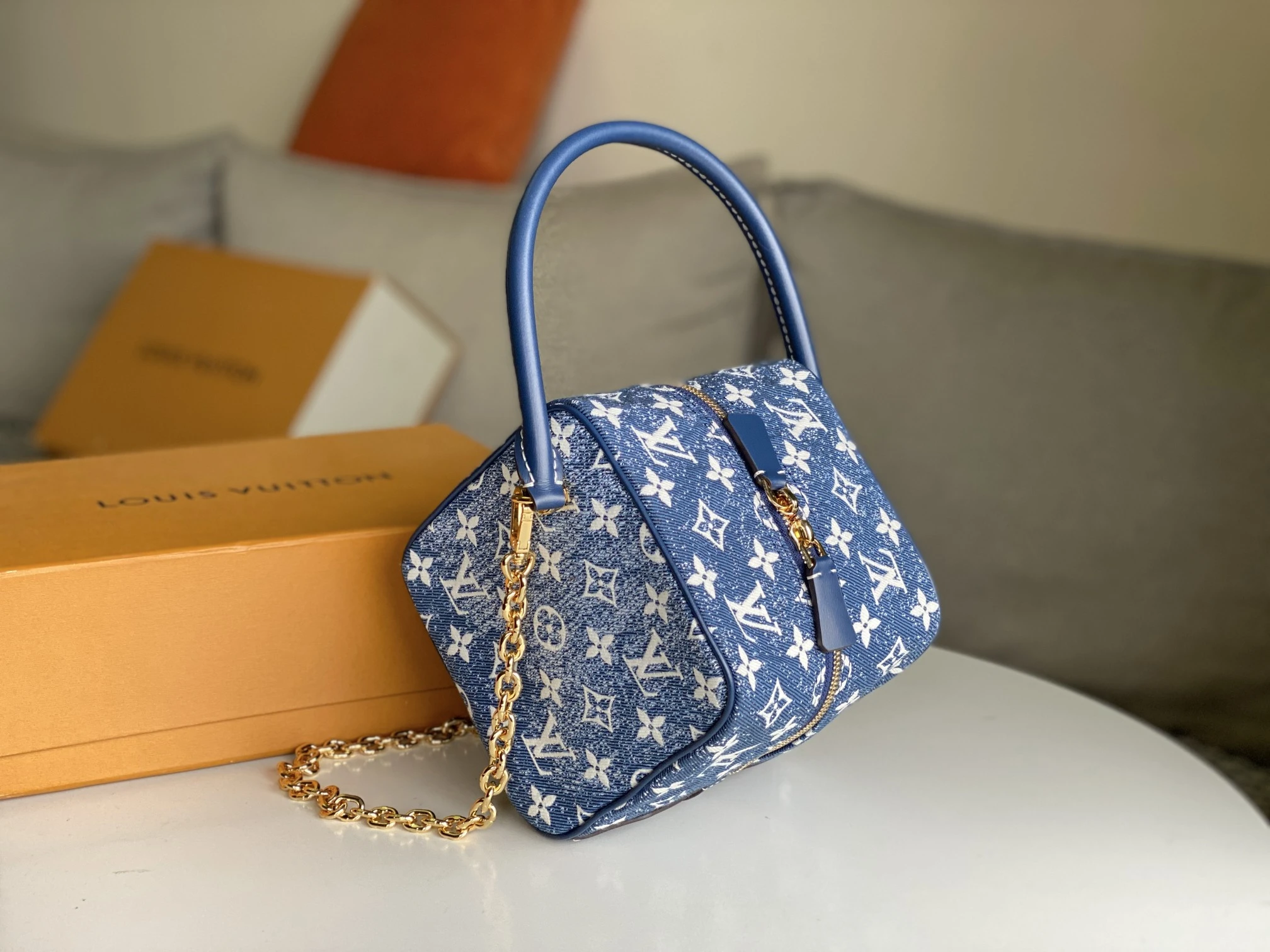 Louis Vuitton Square Bag 1 M