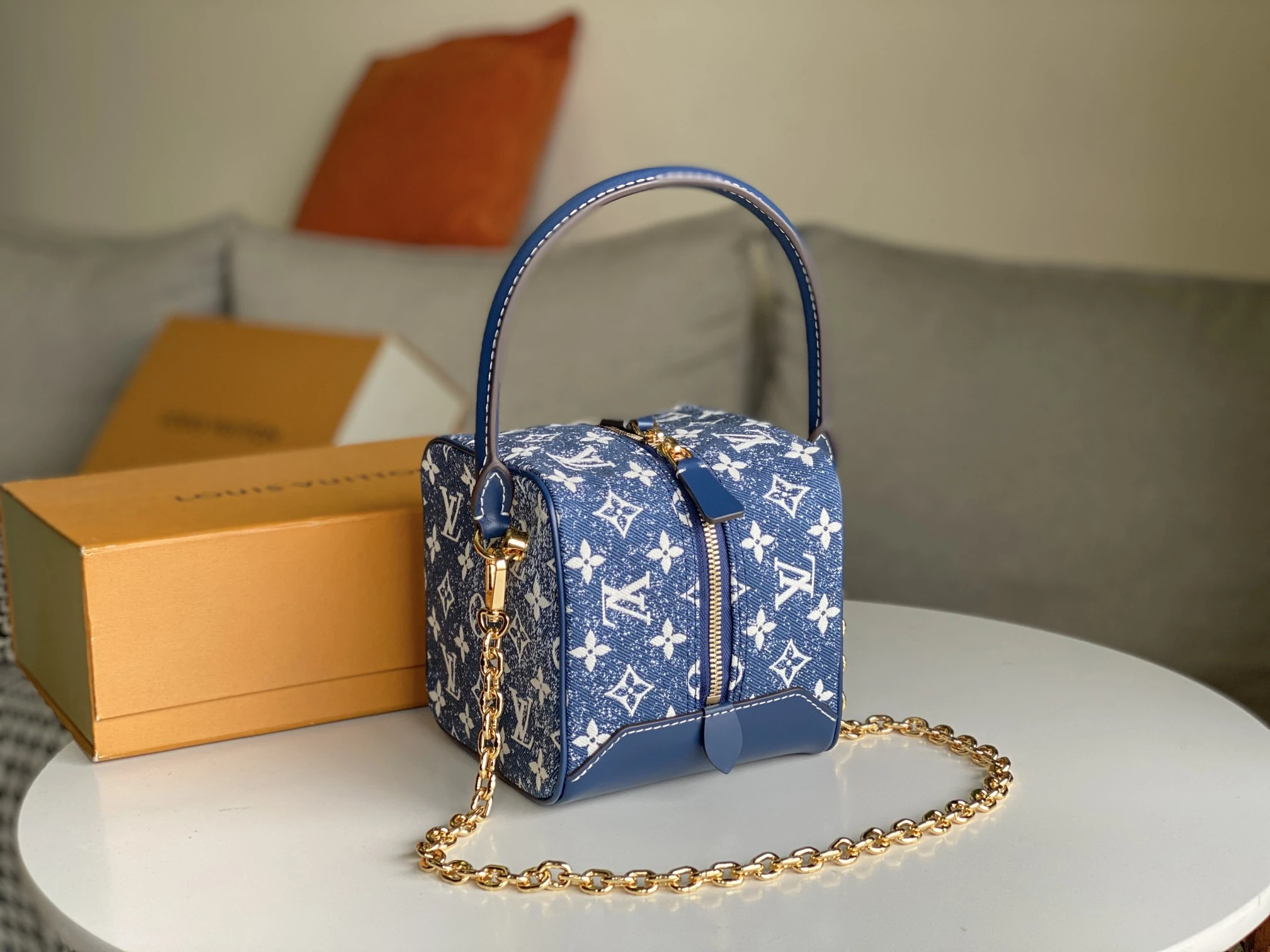 Louis Vuitton Square Bag 2 M