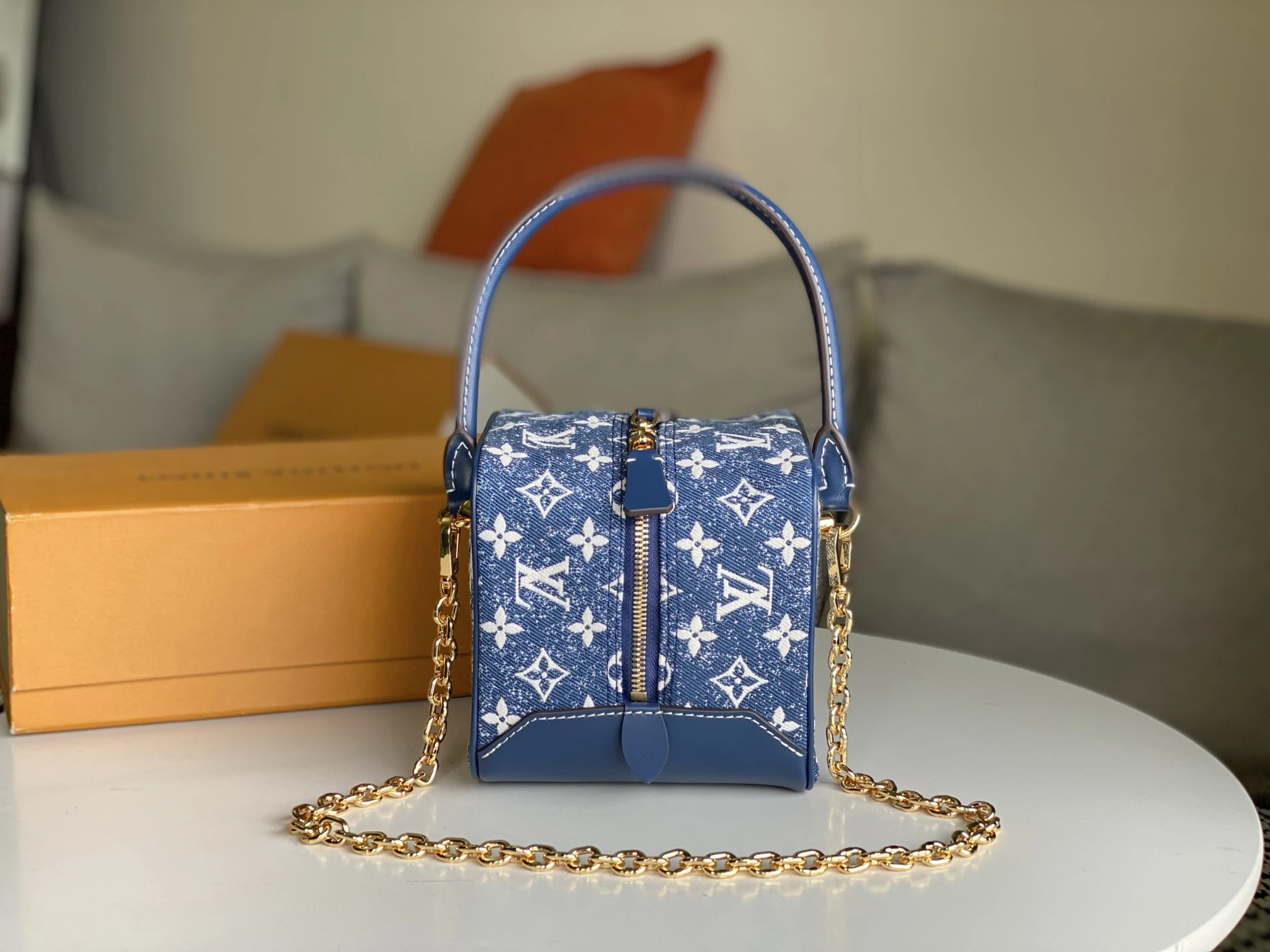 Louis Vuitton Square Bag 4 M