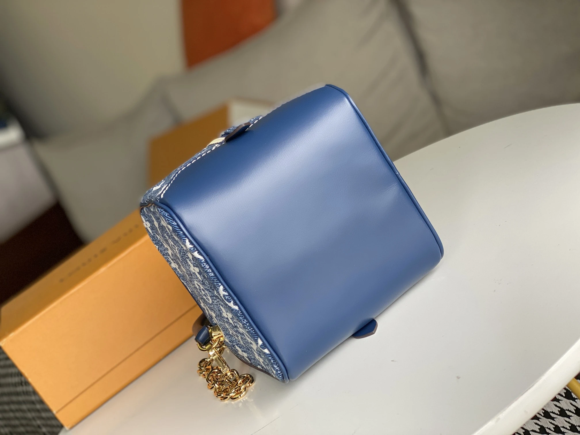 Louis Vuitton Square Bag 5 M