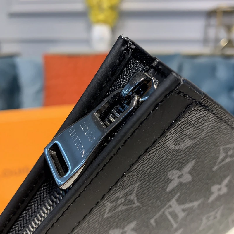 Louis Vuitton Pochette Voyage MM M61692 4 M