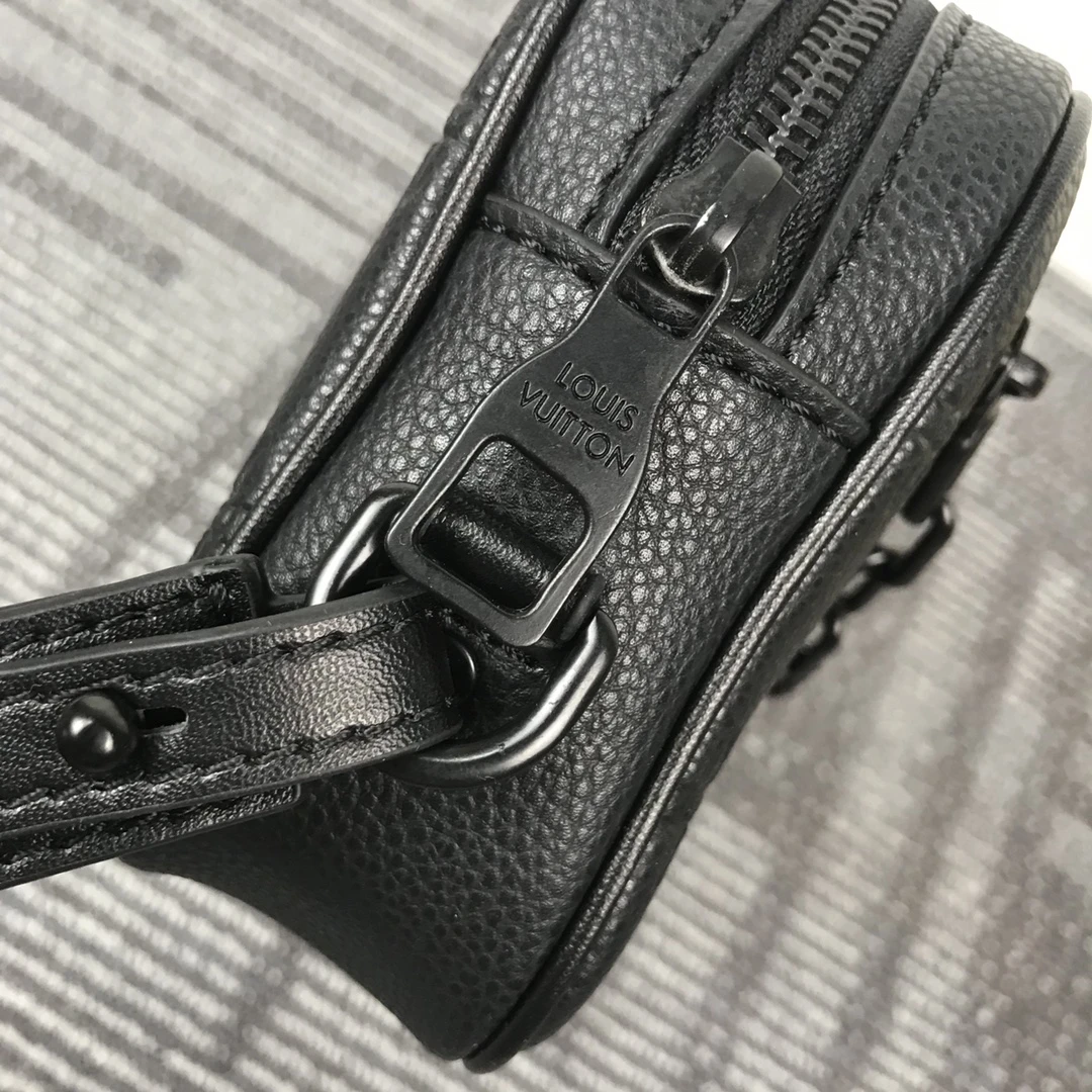 Louis Vuitton POCHETTE VOLGA M68321 23 M