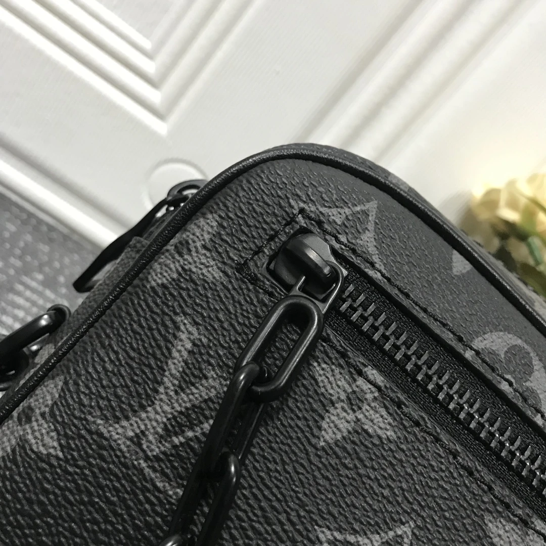 Louis Vuitton POCHETTE VOLGA M68321 6 M