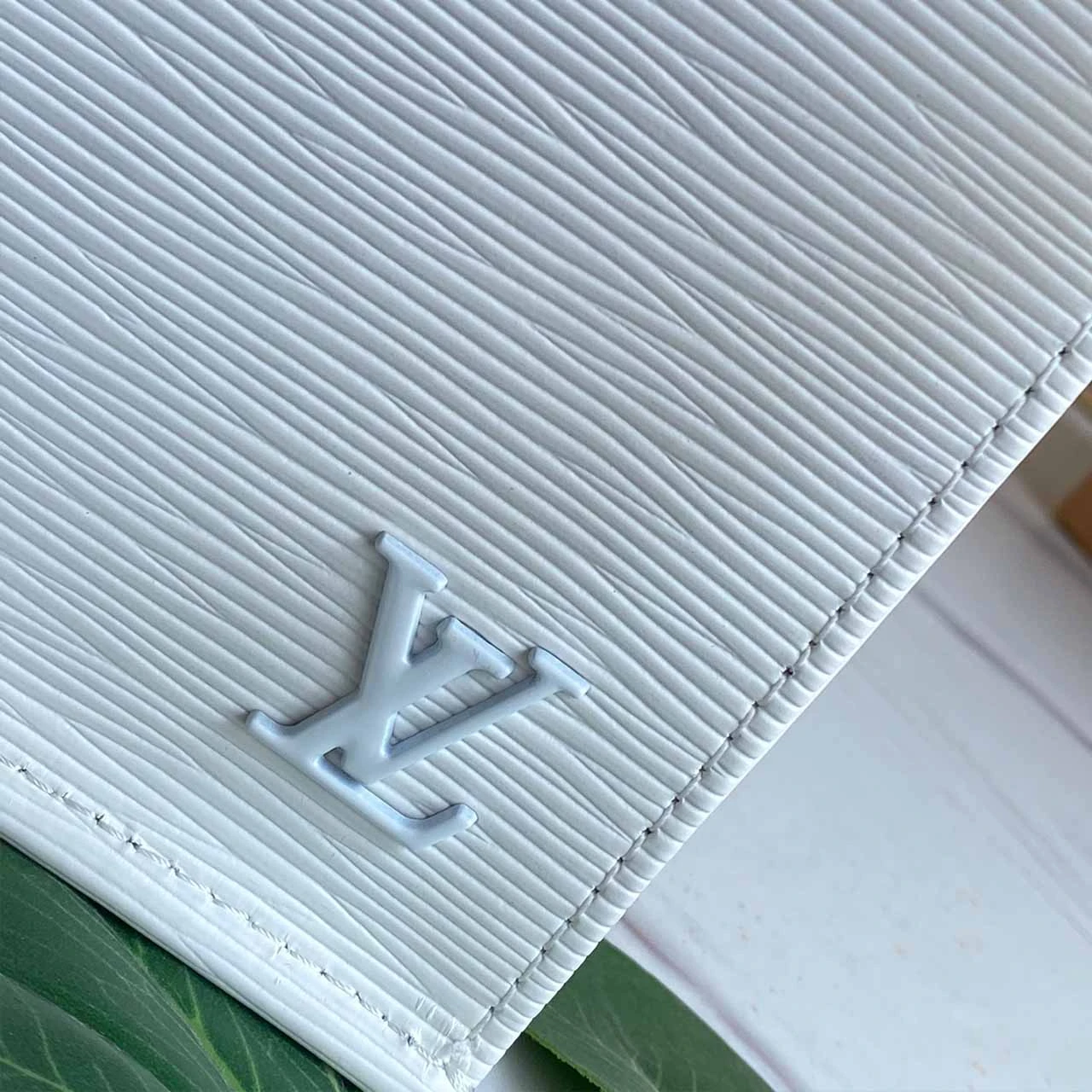 Louis Vuitton PETIT SAC PLAT M69441 BLACK/WHITE/PINK 17 M