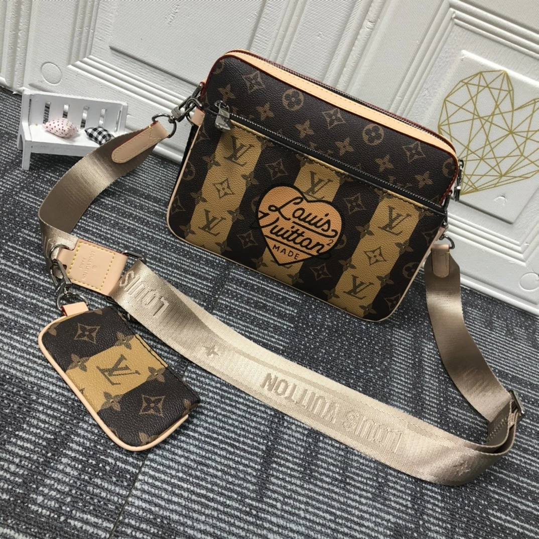 Louis Vuitton 3in1 Pochette Trio Messenger M69443 1 M