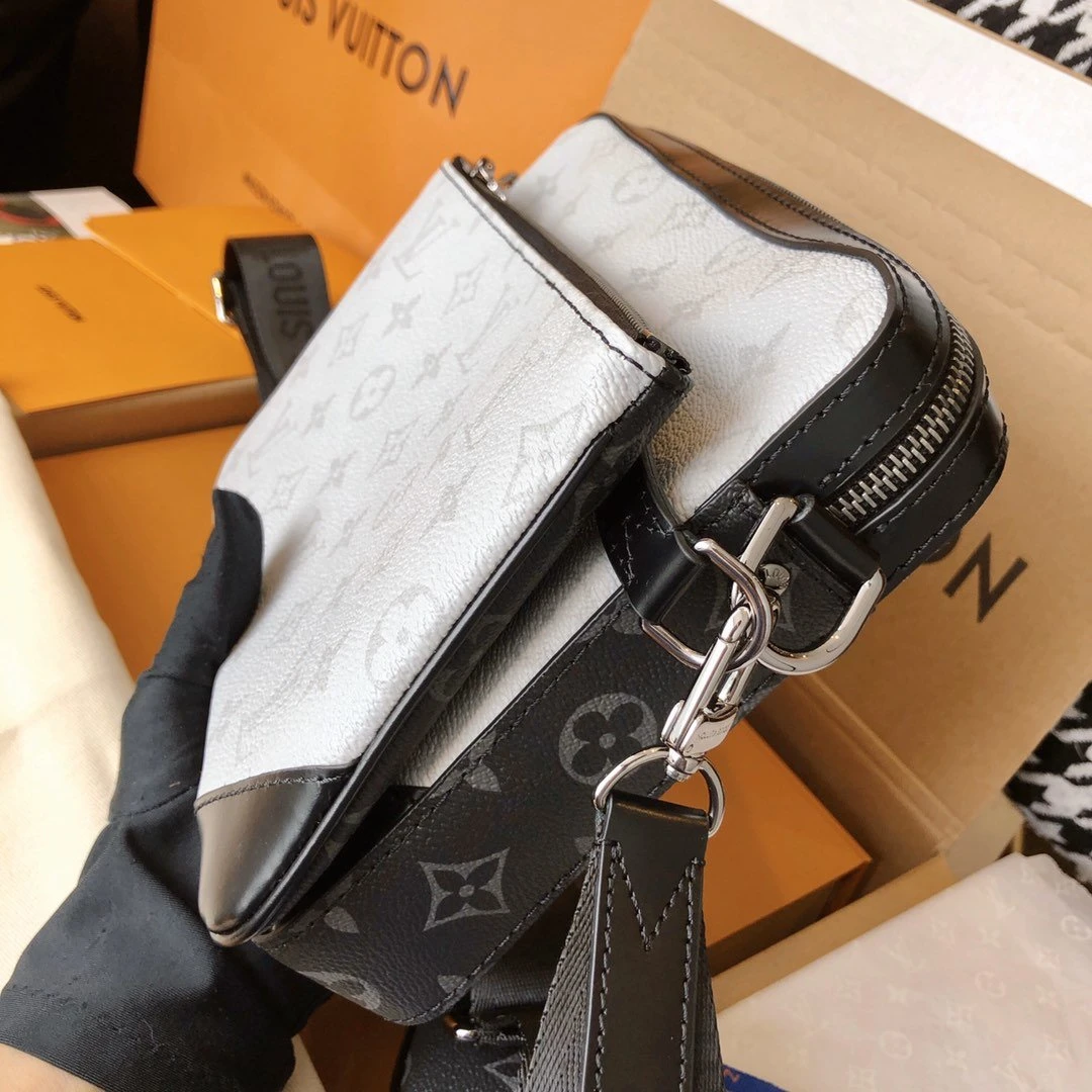 Louis Vuitton Trio Messenger M69443 3 M