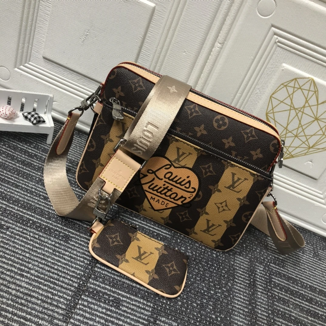 Louis Vuitton 3in1 Pochette Trio Messenger M69443 10 M