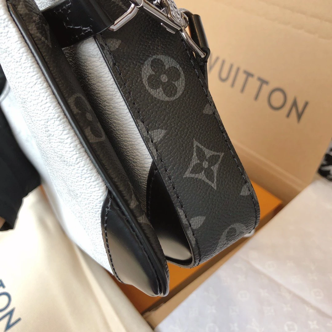 Louis Vuitton Trio Messenger M69443 6 M