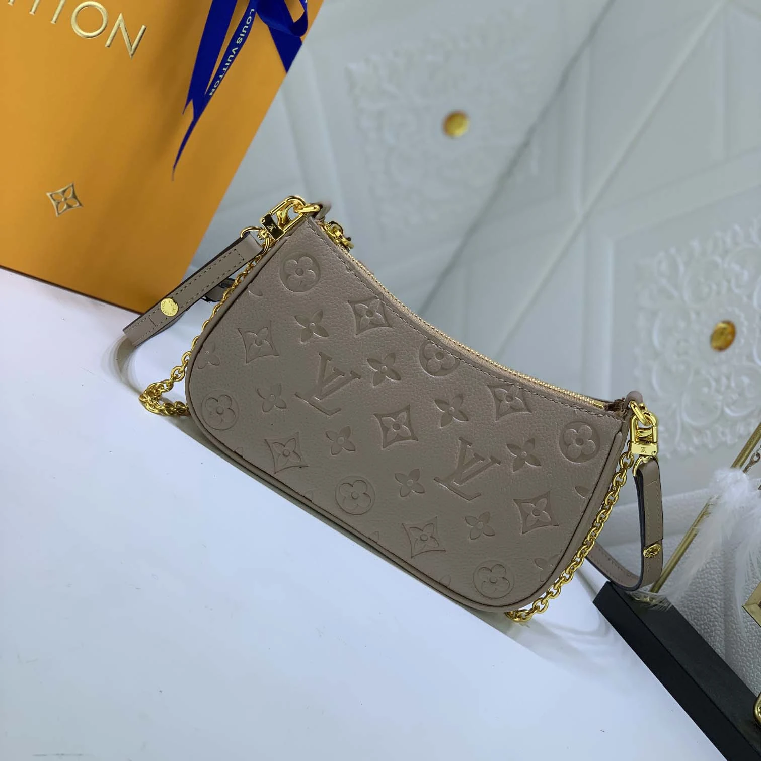 Louis Vuitton Easy Pouch On Strap- Black/Beige/White 12 M