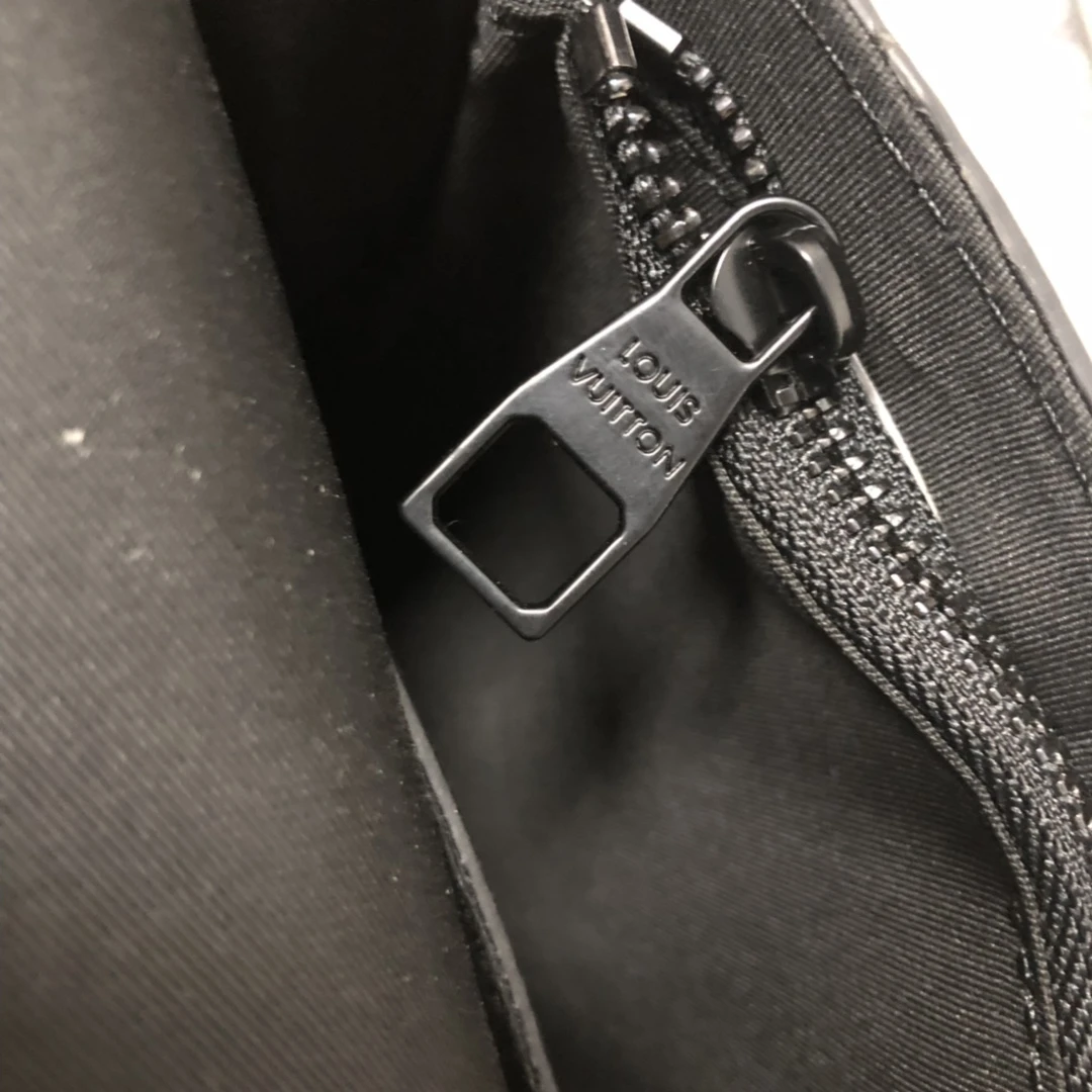 Louis Vuitton S LOCK A4 POUCH M80560 16 M