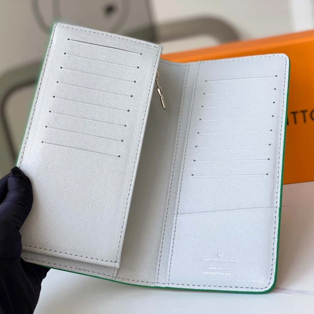 Louis Vuitton BRAZZA WALLET M80801 9 M