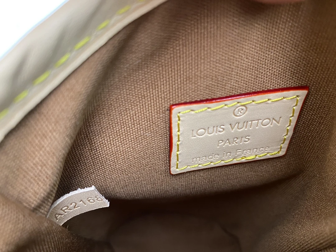 Louis Vuitton FOLD ME POUCH M80874 9 M