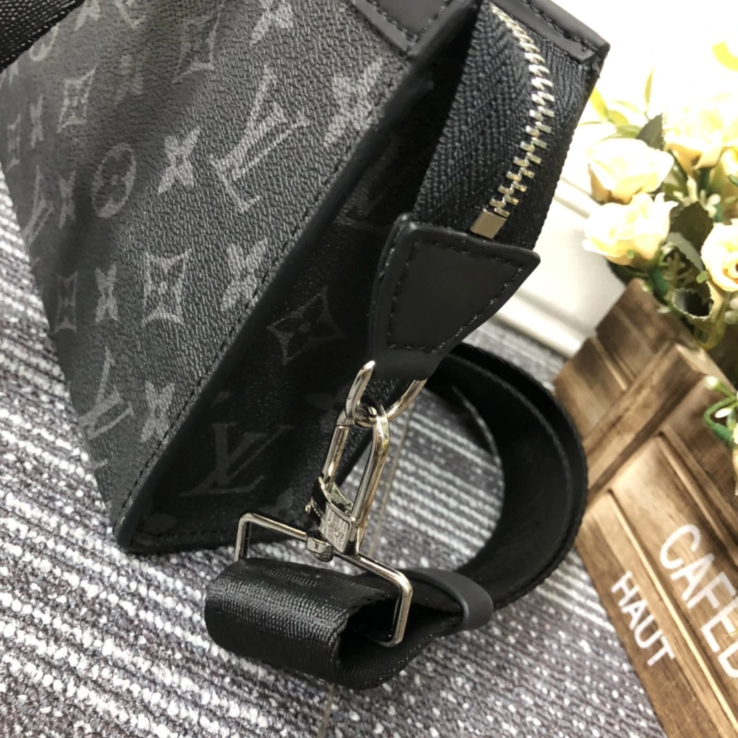 Louis Vuitton AAA- GASTON WEARABLE WALLET M81115 6 M