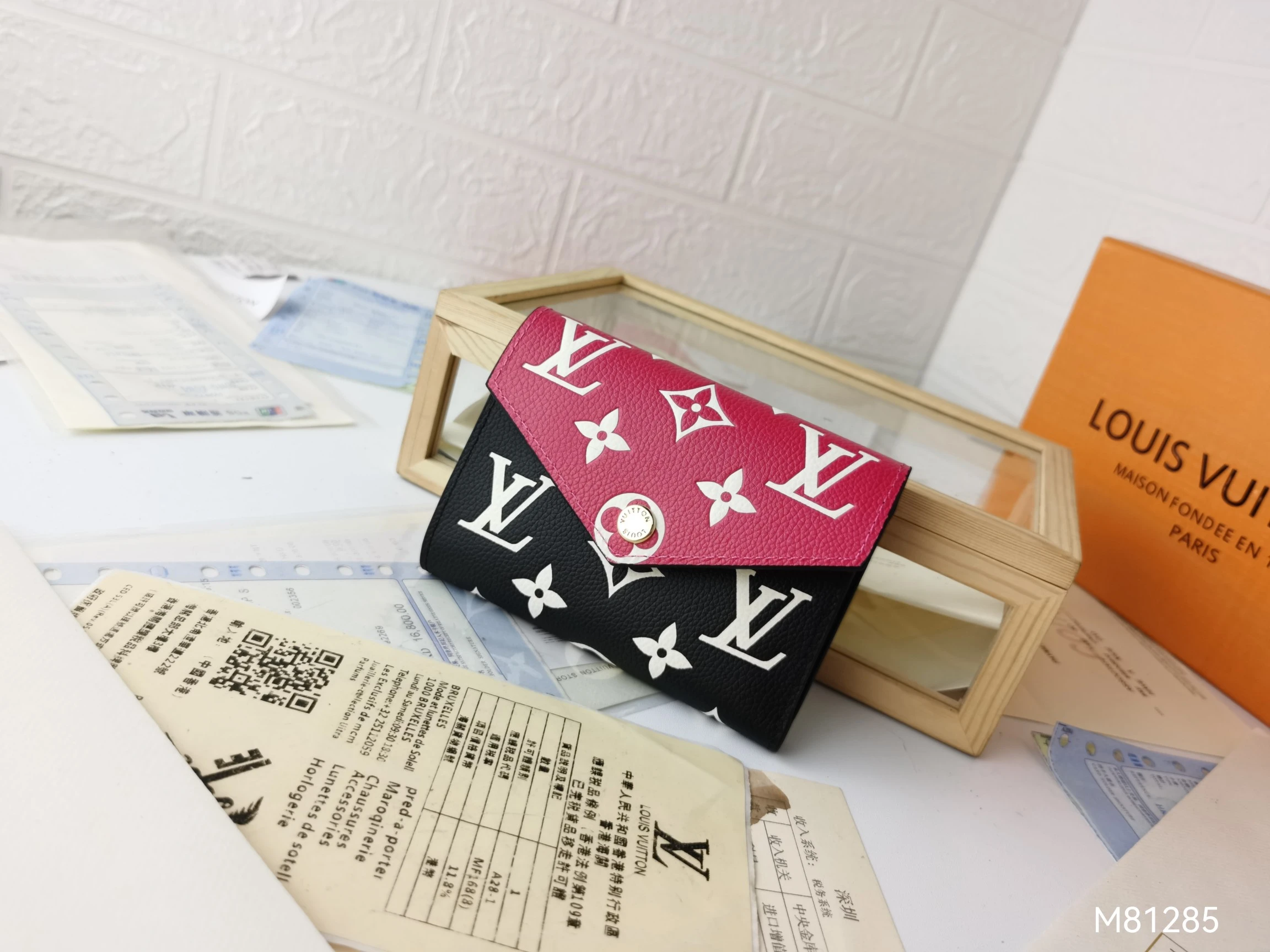 Louis Vuitton AAA-Victorine wallet M81285 2 M