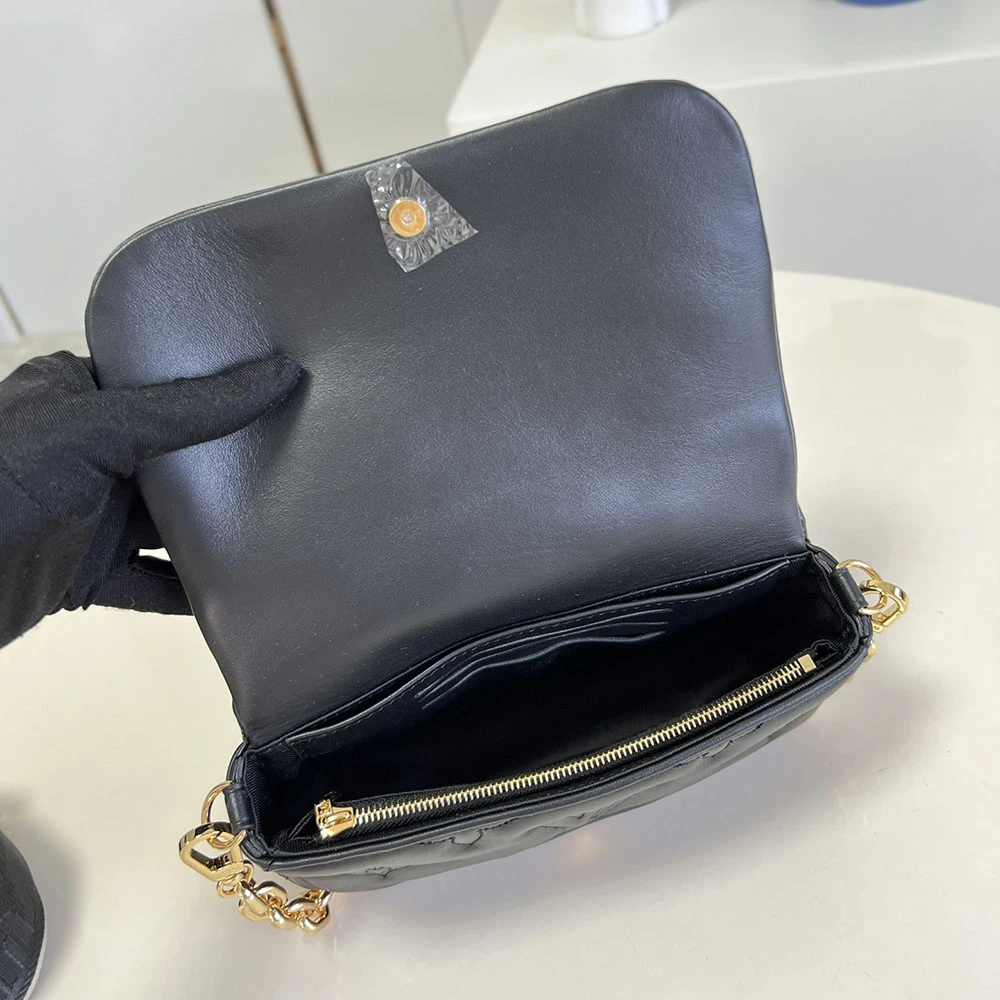 Louis Vuitton AAA- Wallet On Strap Bubblegram 6 M