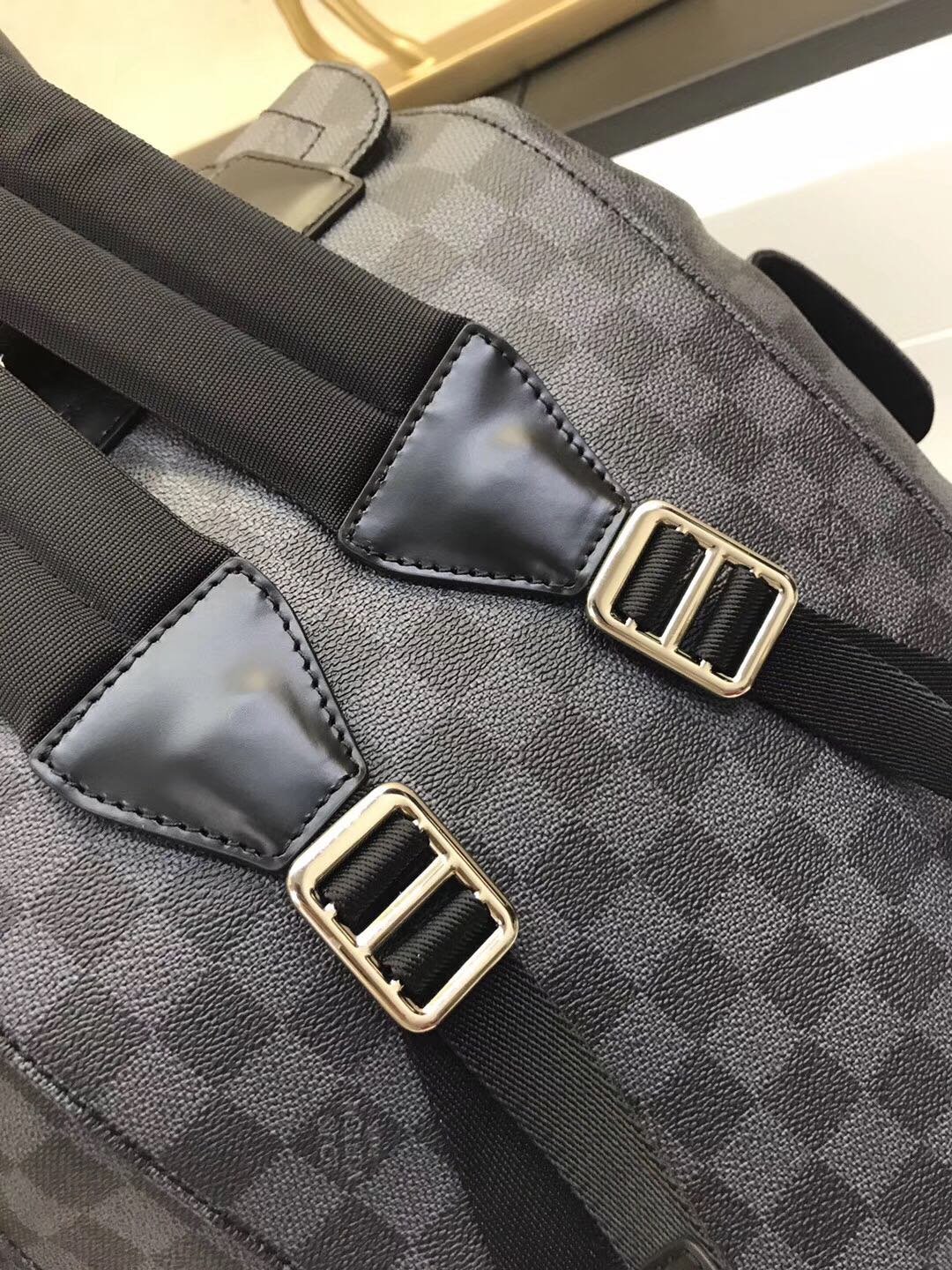 N Mono Gray
