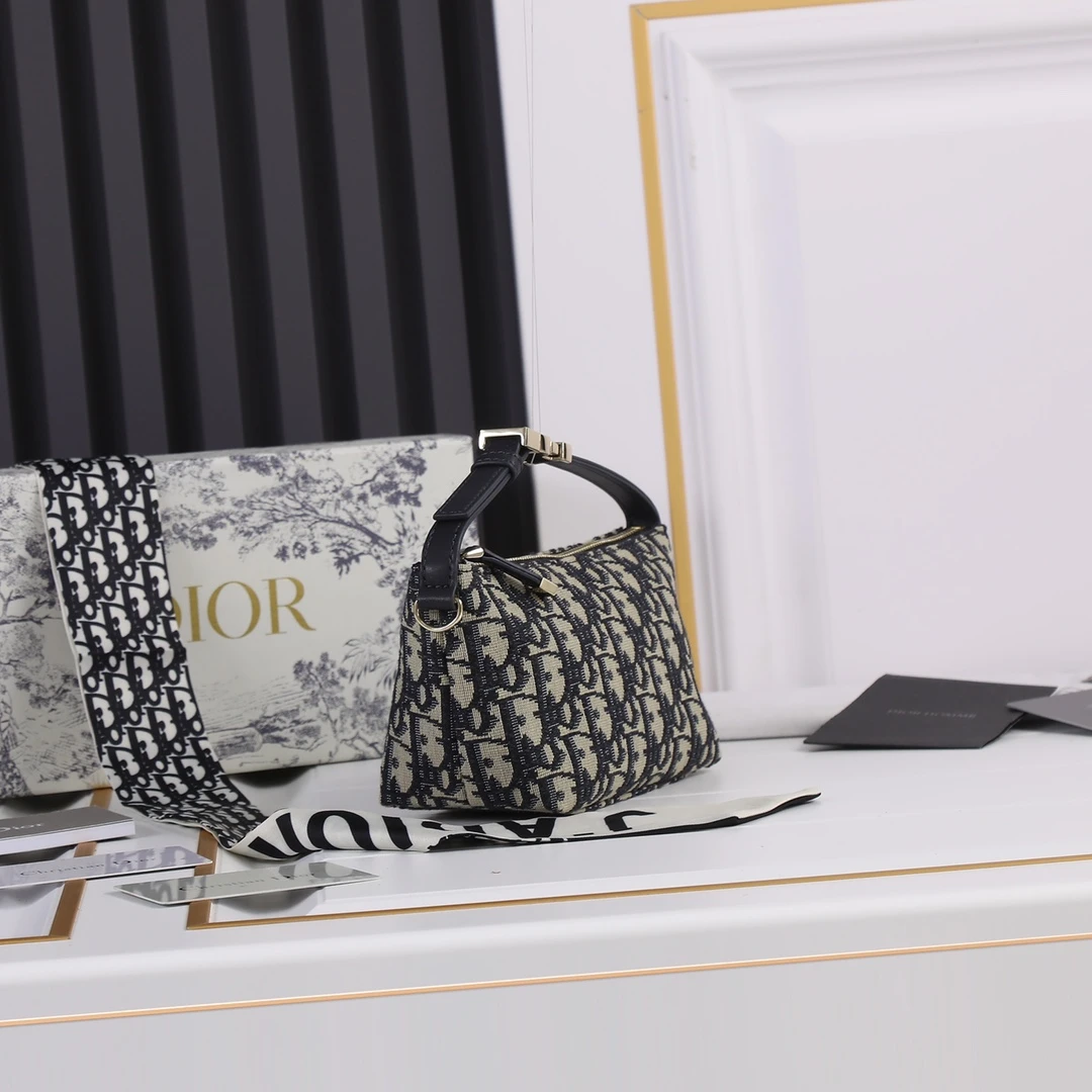 Dior Small DrTravel Nomad Pouch 7 SBMIG