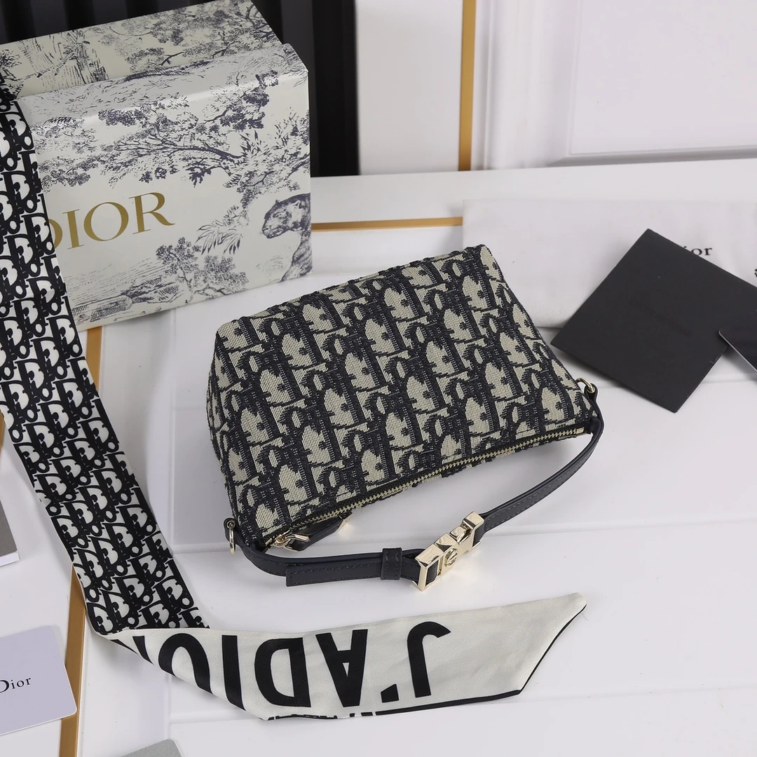 Dior Small DrTravel Nomad Pouch 8 SBMIG