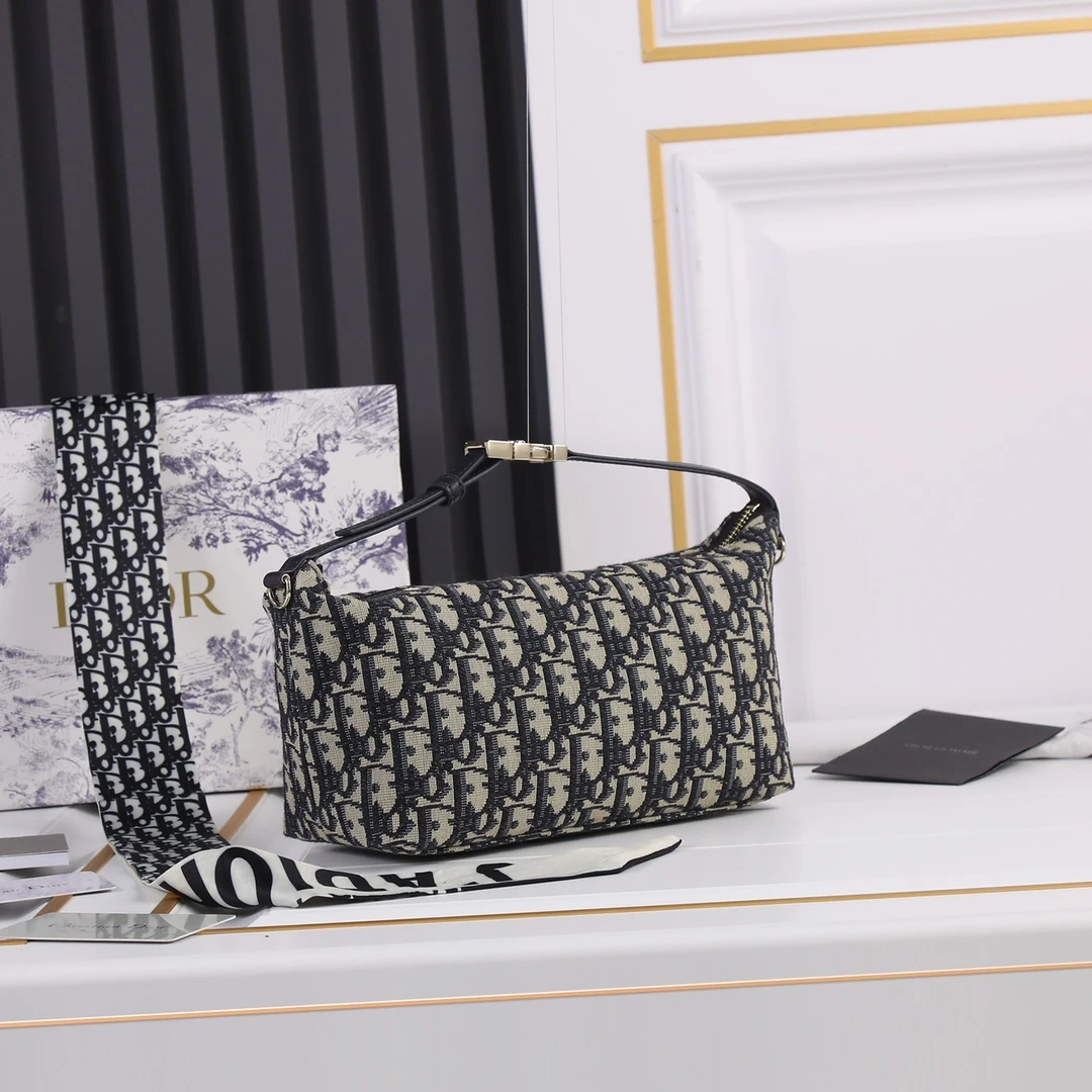 Dior Medium DrTravel Nomad Pouch 7 SBMIG