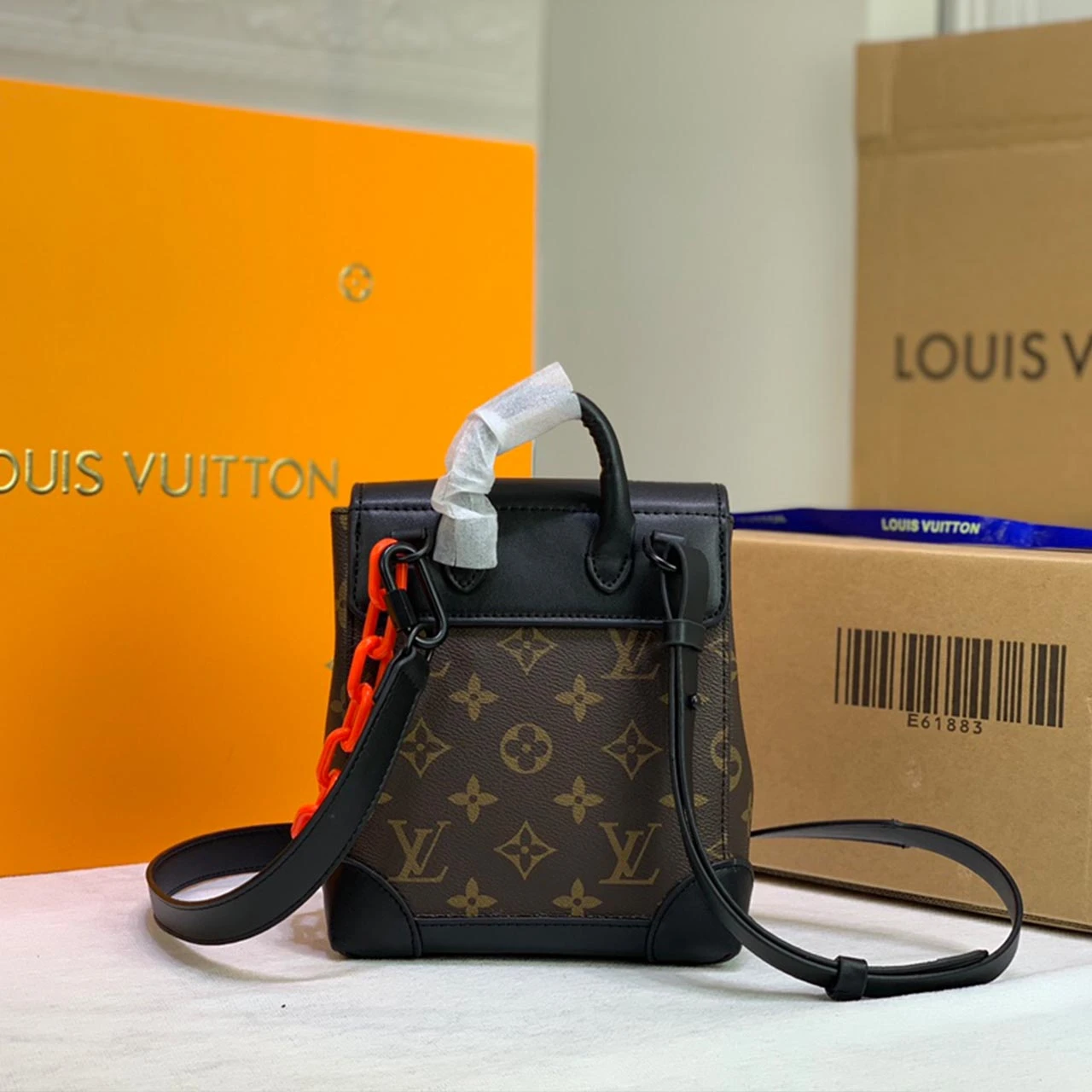 Louis Vuitton Zoooom With Friends M50991 5 m