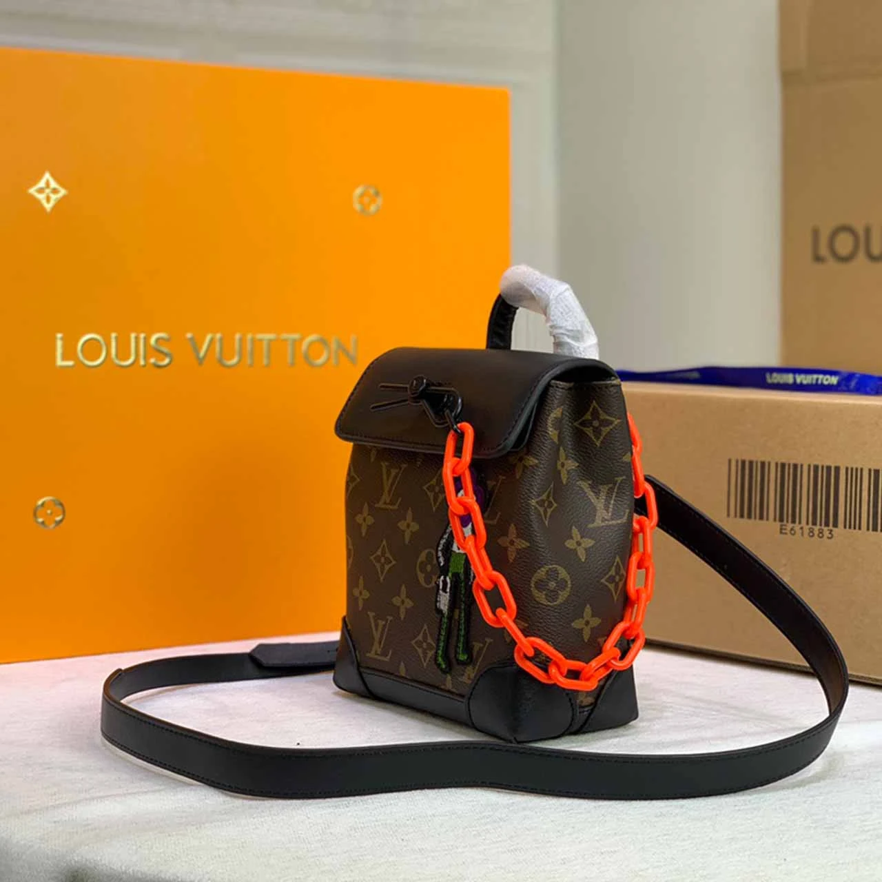 Louis Vuitton Zoooom With Friends M50991 7 m
