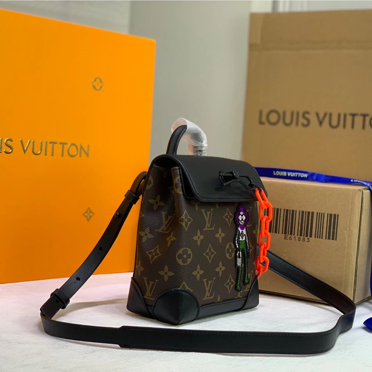 Louis Vuitton Zoooom With Friends M50991 8 m