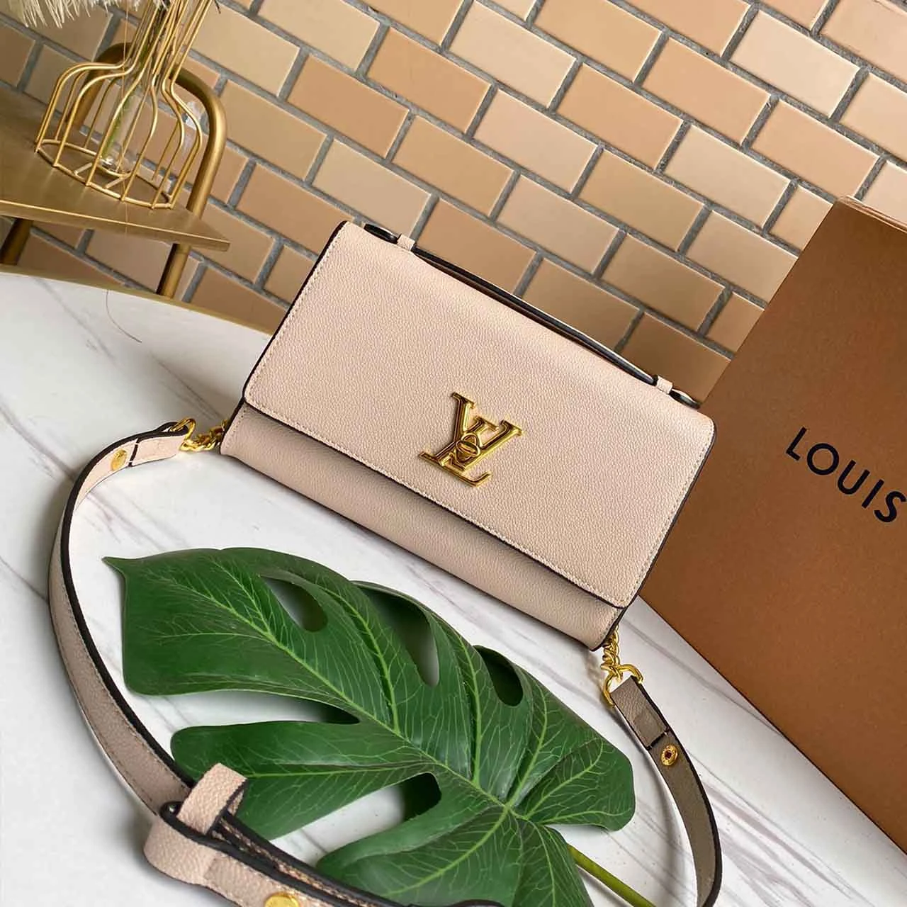 Louis Vuitton LOCKME CLUTCH M56088 PINK/BLUE 5 m