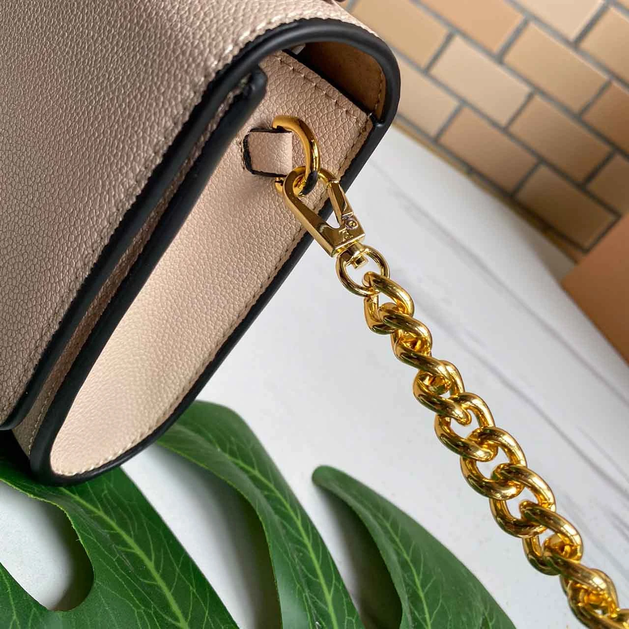 Louis Vuitton LOCKME CLUTCH M56088 PINK/BLUE 7 m