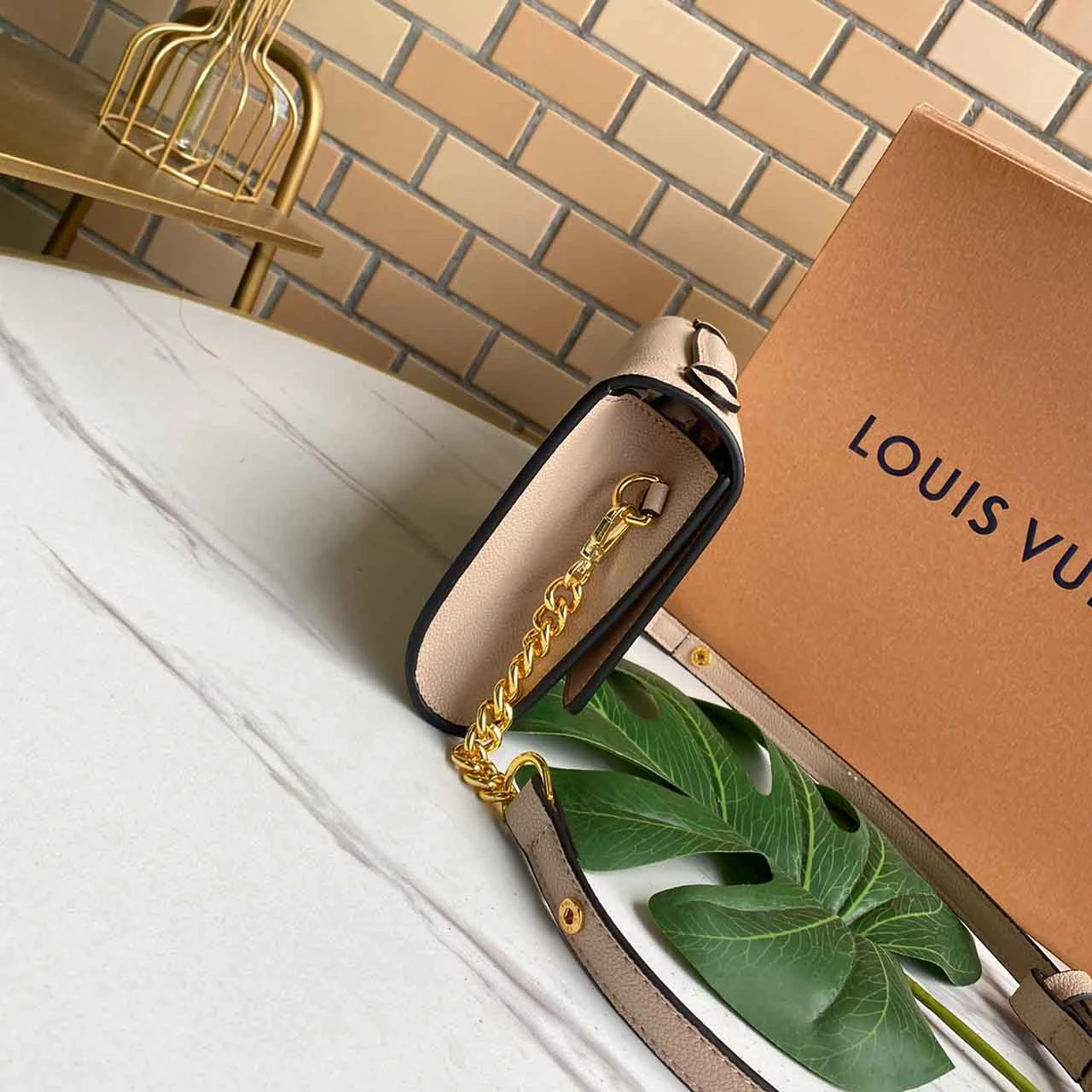 Louis Vuitton LOCKME CLUTCH M56088 PINK/BLUE 6 m