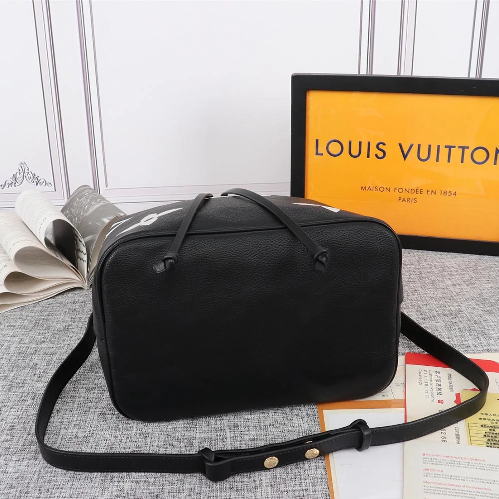 Louis Vuitton CRAFTY NeONOe MM M56889 8 m